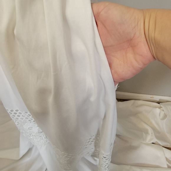 French Connection white dress. Lace detail. Adjustable straps & pockets! Sz 4. - Picture 5 of 6